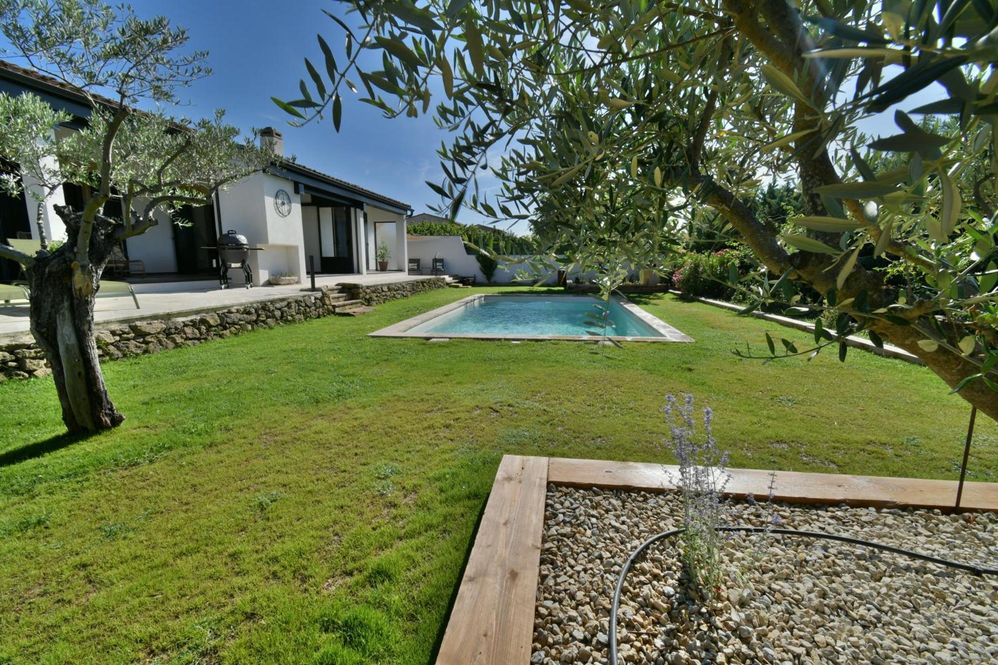 Une Nuit En Luberon Puyvert Luaran gambar