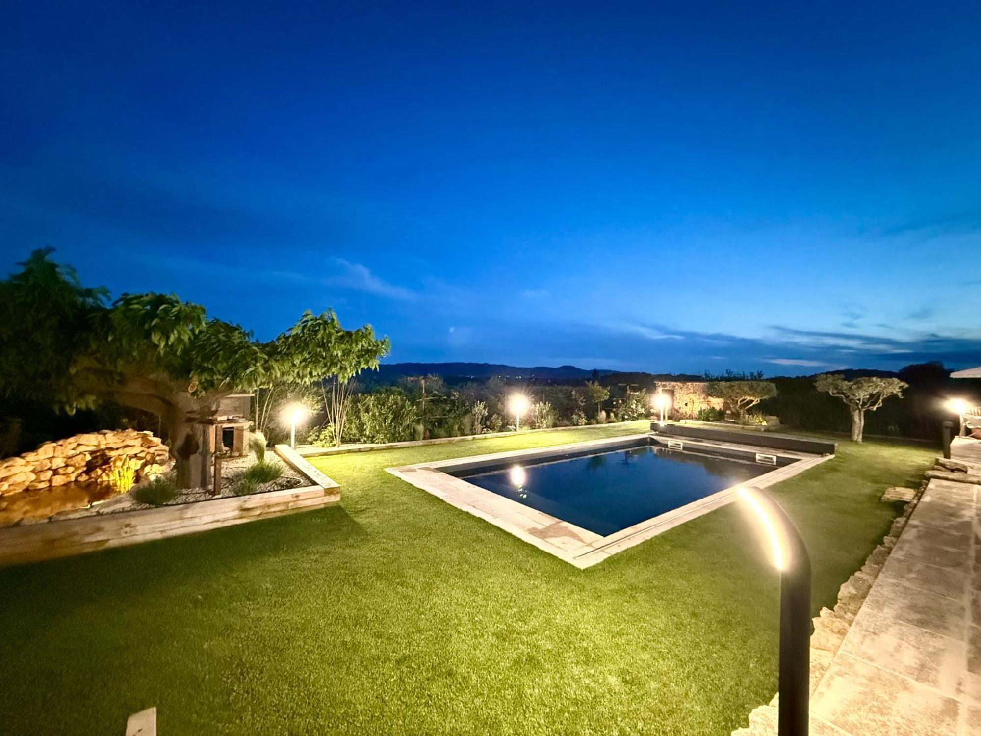 Une Nuit En Luberon Puyvert Luaran gambar