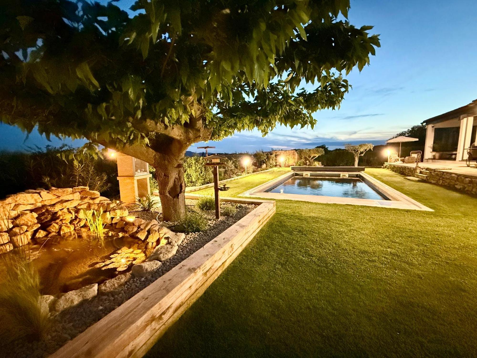 Une Nuit En Luberon Puyvert Luaran gambar