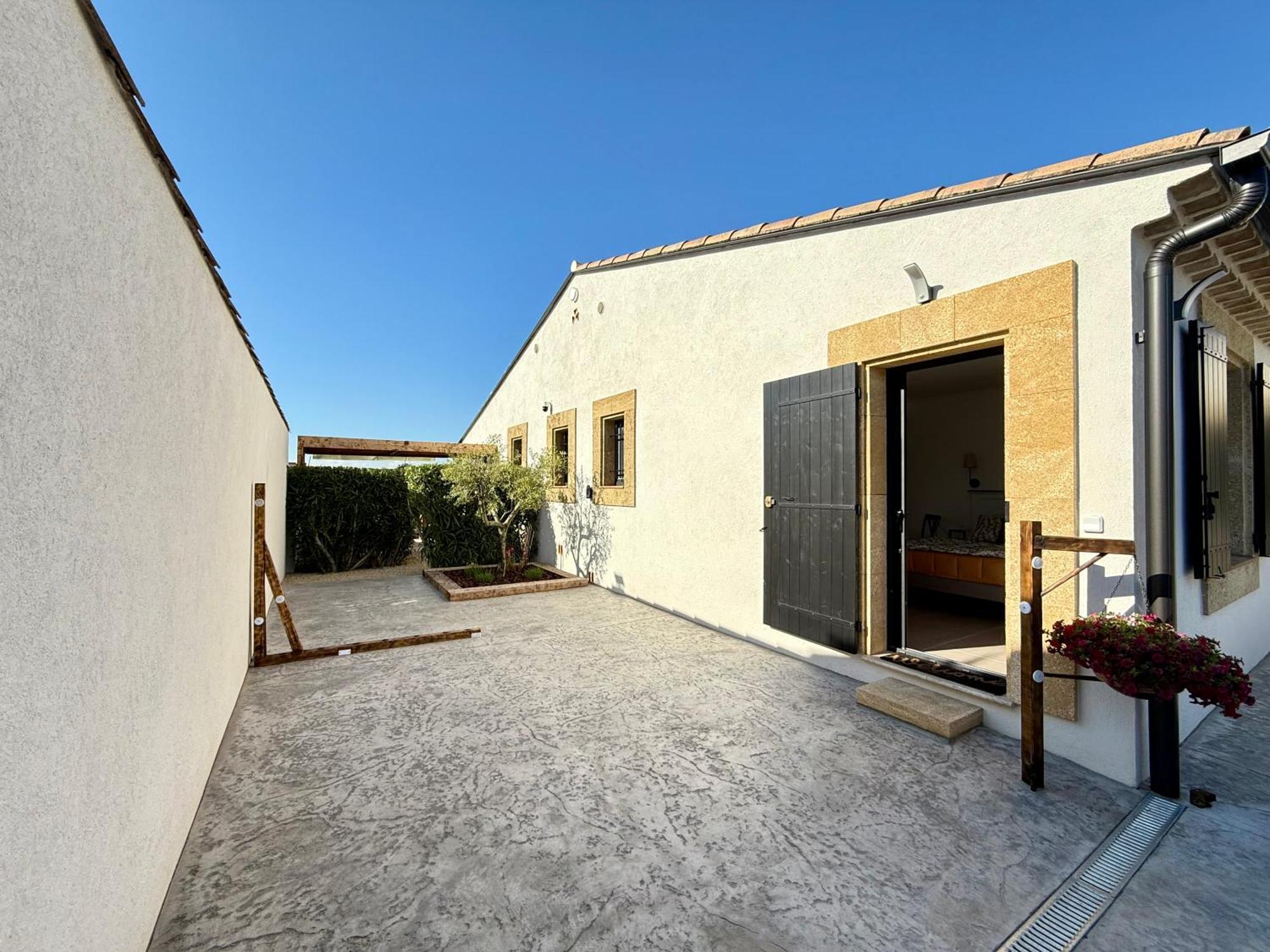 Une Nuit En Luberon Puyvert Luaran gambar